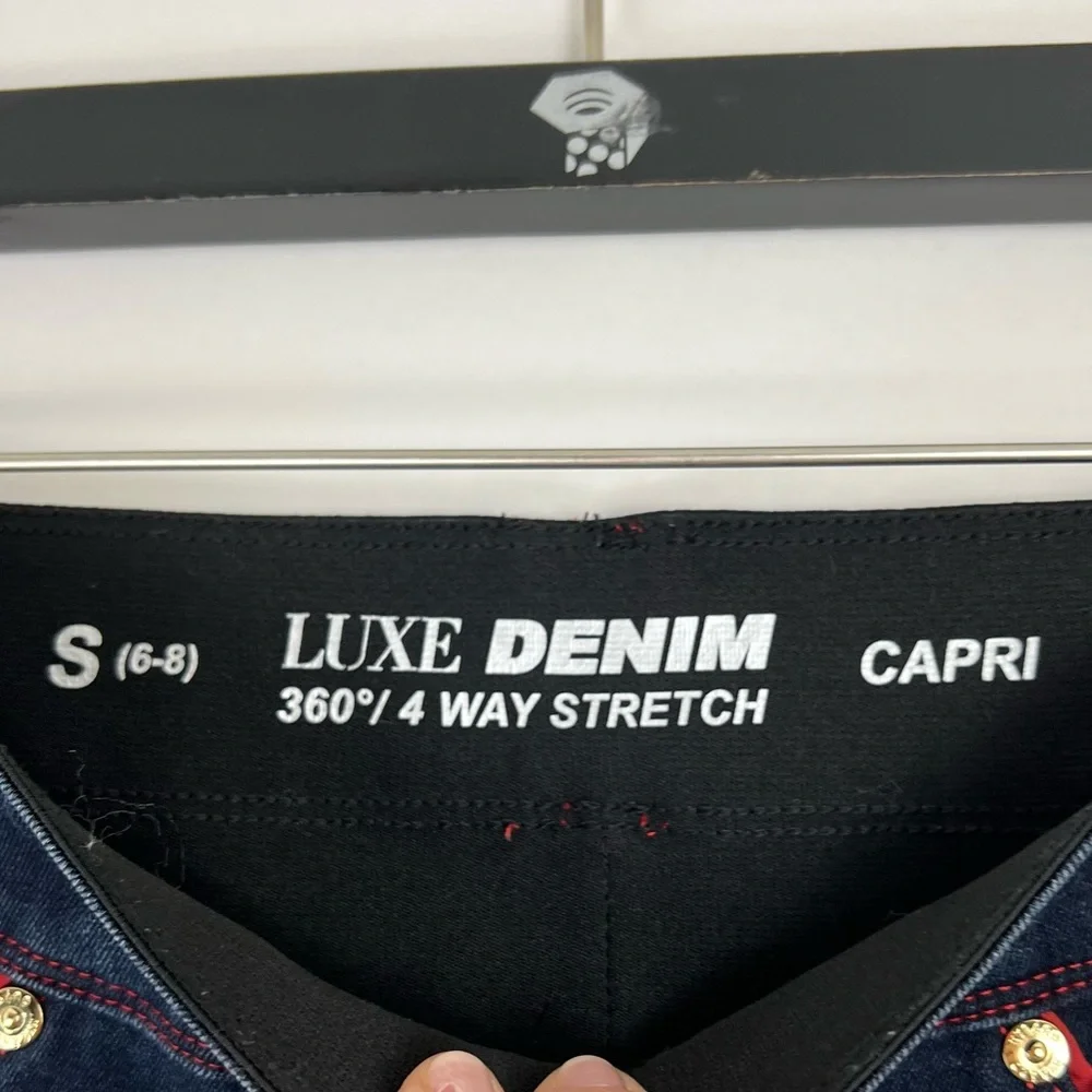 Peter Nygard Luxe Denim capri 360° / 4-way stretch jeans red stripes sid… - Picture 5 of 6